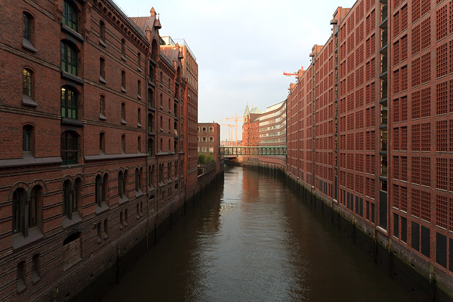 Kanäle / Canaux, Speicherstadt - Hambourg / Hamburg - Hambourg, Brême, Basse-Saxe / Hamburg, Bremen, Niedersachsen - Allemagne / Deutschland - Sites - Photographie - 00