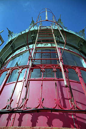 Lanterne Ø 3 m boisée et doublée. Décorations : boule, piédouche, lions et feuilles d'acanthe, Phare - La Coubre - Charente-Maritime - France - Sites - Photographie - 04