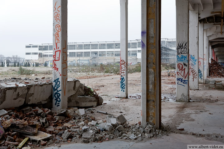 Série de poteaux poutres en béton, usine TASE - Vaulx-en-Velin - Rhône - France - Sites - Photographie - 07