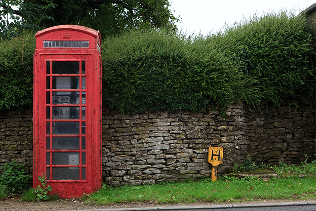 Telephone booth / Cabine téléphonique, Bibury - Cotswolds - Gloucestershire - Angleterre / England - Royaume-Uni / United Kingdom - Sites - Photographie - 14