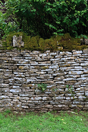 Dry stone walls / Murets de pierres sèches, Bibury - Cotswolds - Gloucestershire - Angleterre / England - Royaume-Uni / United Kingdom - Sites - Photographie - 16