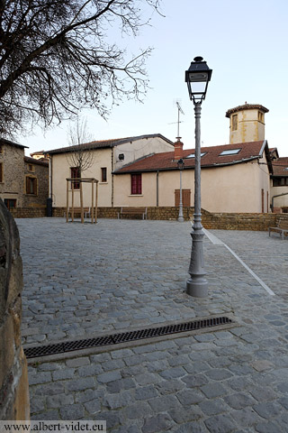 Vieil Arbresle, arrivée sur la place de l'Abbé Dalmace - L'Arbresle - Rhône - France - Architecture & Paysagisme - Photographie - 08a