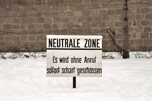 NEUTRALE ZONE - Es wird ohne Anruf sofort scharf geschossen - Sachsenhausen, Konzentrationslager (KZ) - Oranienburg - Berlin - Allemagne / Deutschland - Carnets de route - Photographie - 03