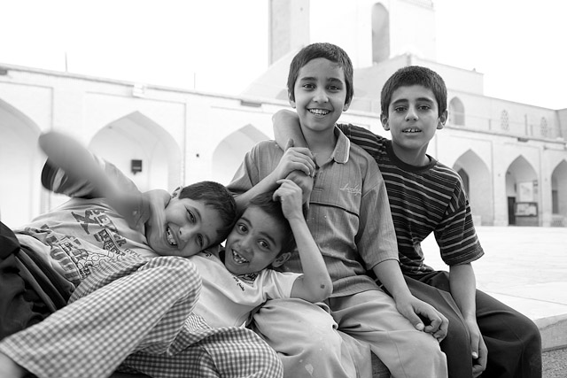 Gamins, mosquée Jameh - Yazd / یزد - Province de Yazd / استان یزد - Iran / ايران - Carnets de route - Photographie - 02